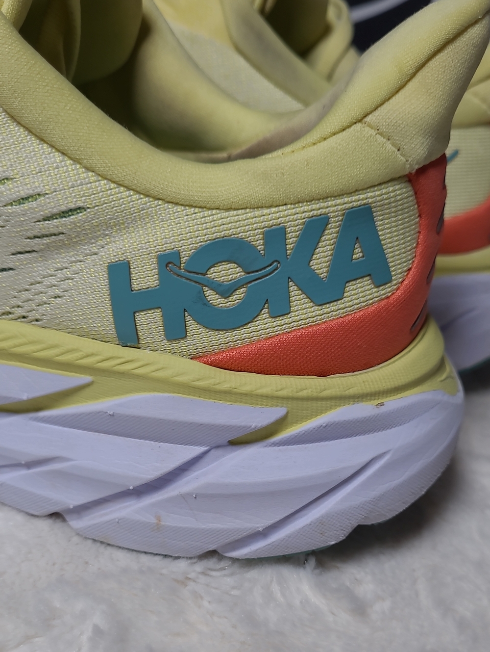 Hoka Clifton 8 Women's Yellow Shoes with Aqua and Coral Accents Size 9 1119394 - Picture 5 of 9